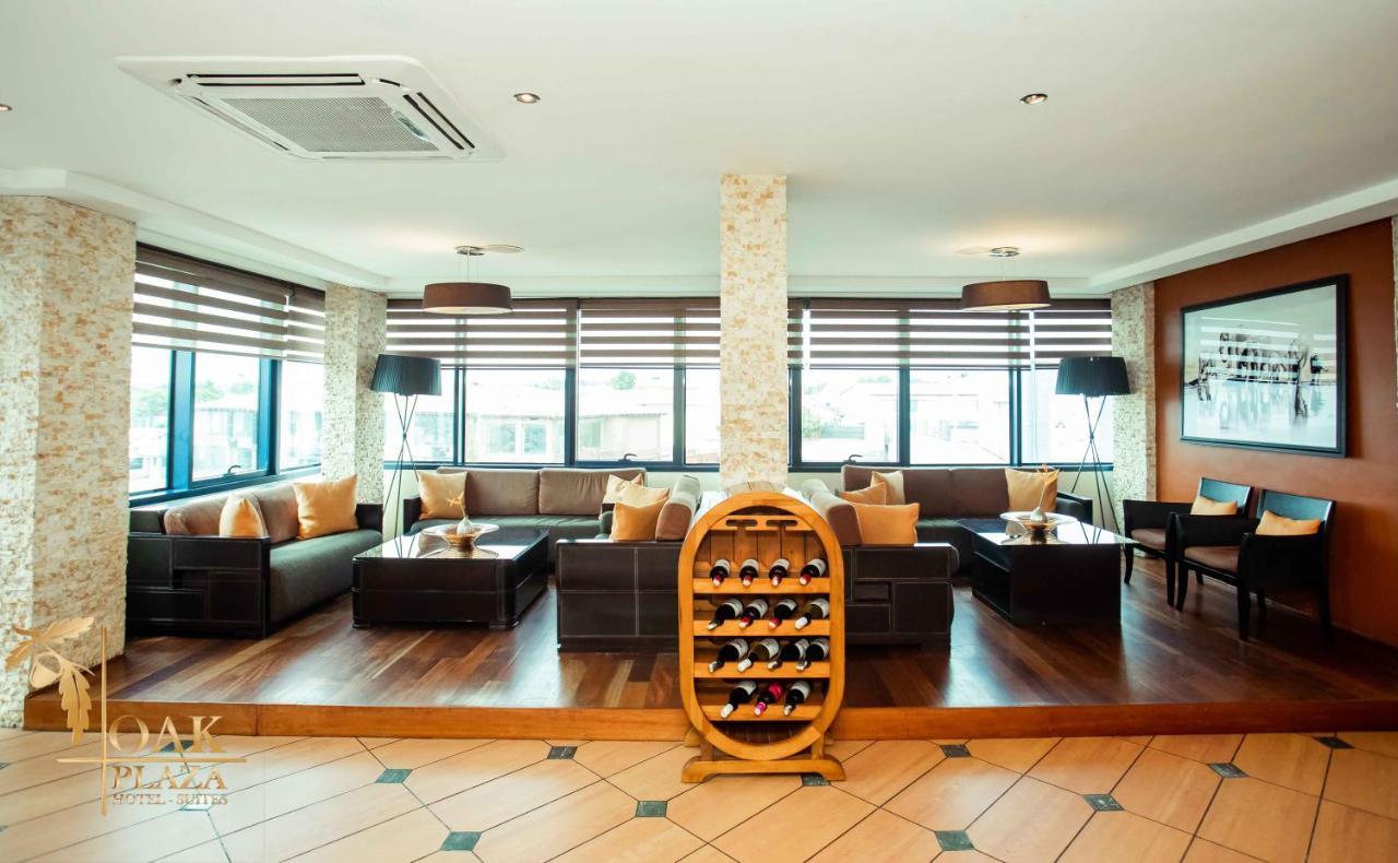 Oak Plaza Hotels East Airport Acra Exterior foto