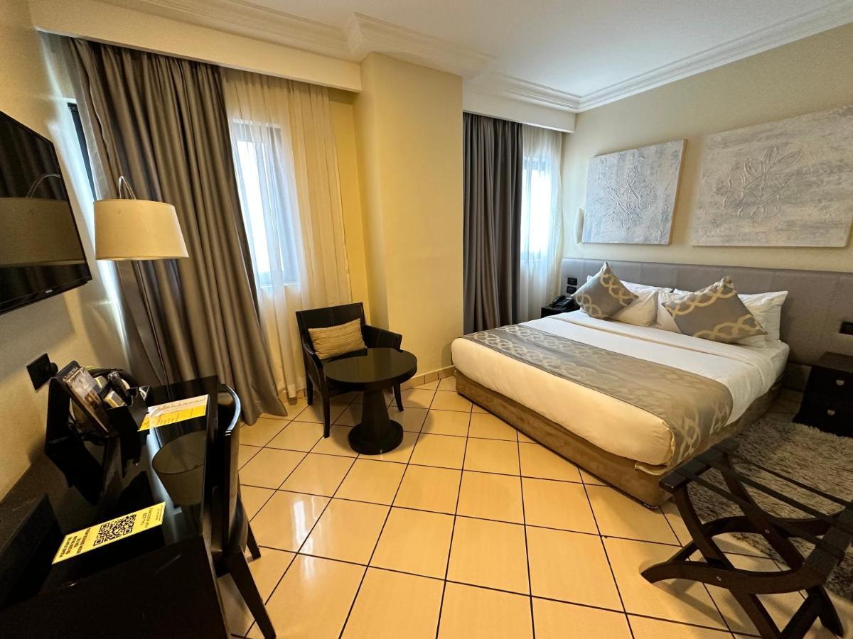 Oak Plaza Hotels East Airport Acra Exterior foto