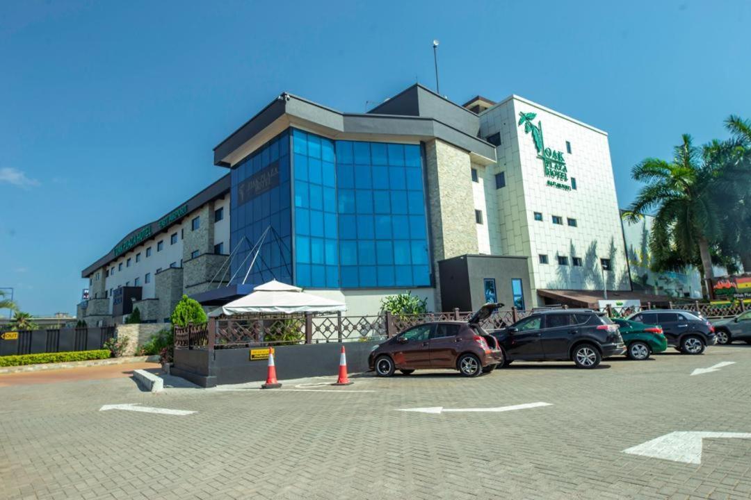 Oak Plaza Hotels East Airport Acra Exterior foto