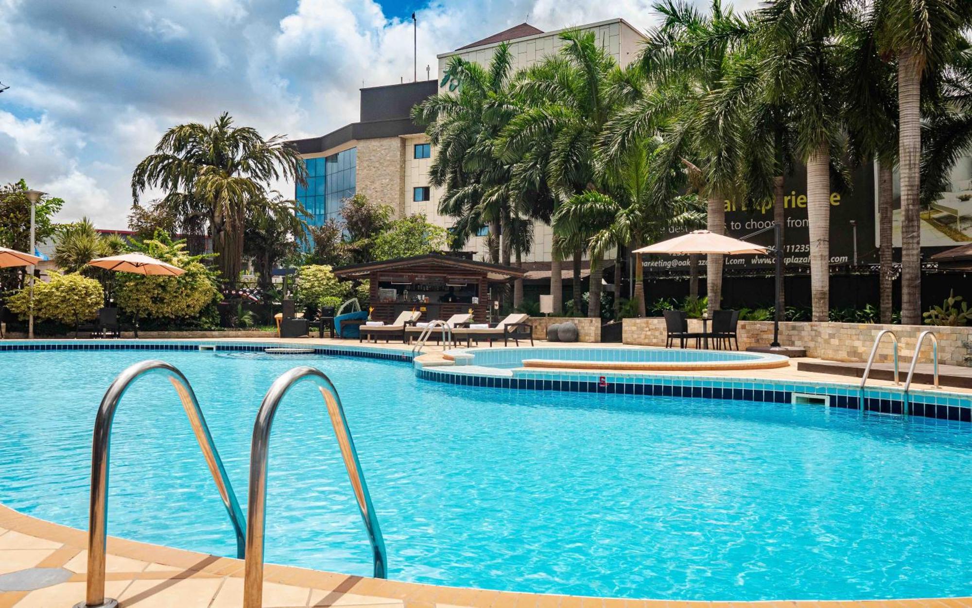 Oak Plaza Hotels East Airport Acra Exterior foto