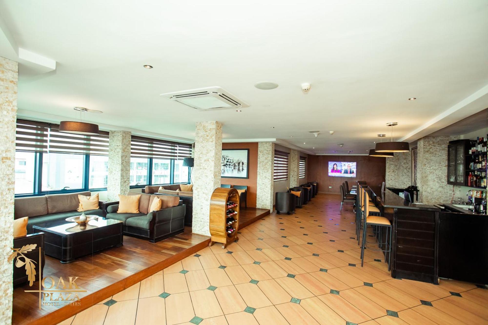 Oak Plaza Hotels East Airport Acra Exterior foto