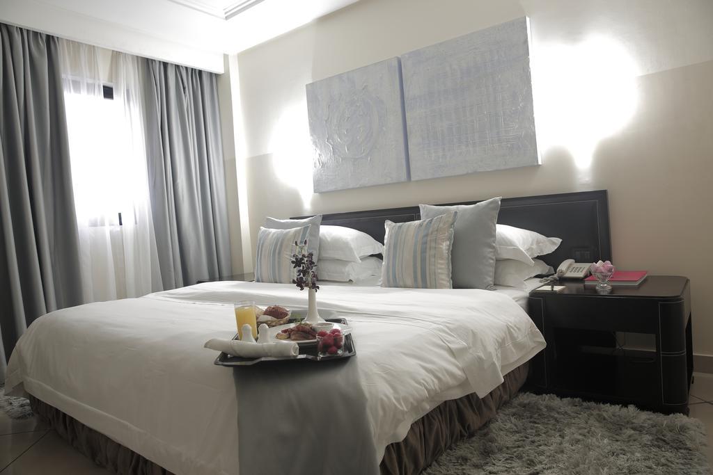 Oak Plaza Hotels East Airport Acra Habitación foto