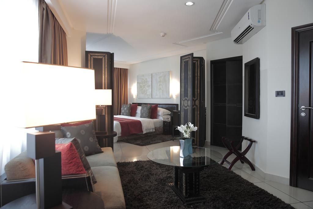 Oak Plaza Hotels East Airport Acra Exterior foto