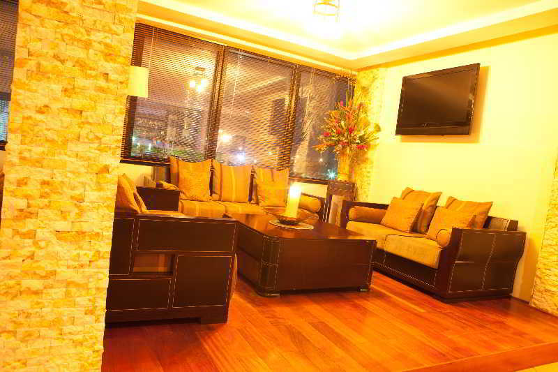 Oak Plaza Hotels East Airport Acra Exterior foto