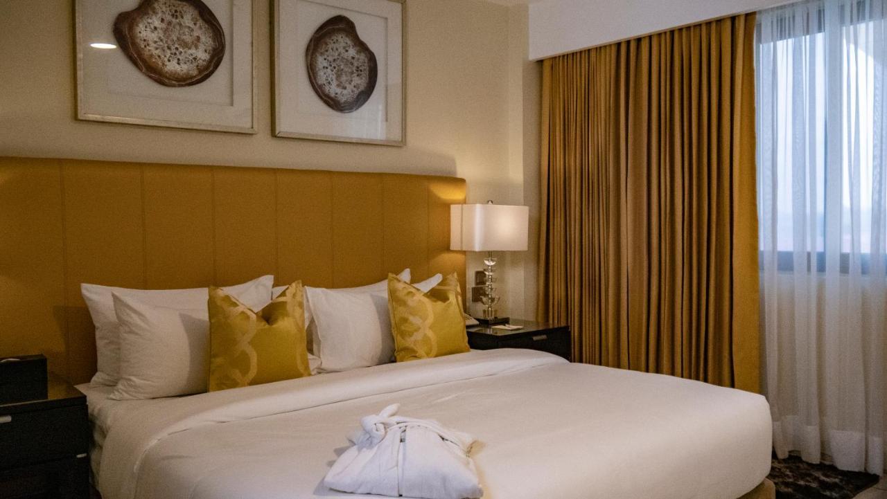 Oak Plaza Hotels East Airport Acra Exterior foto
