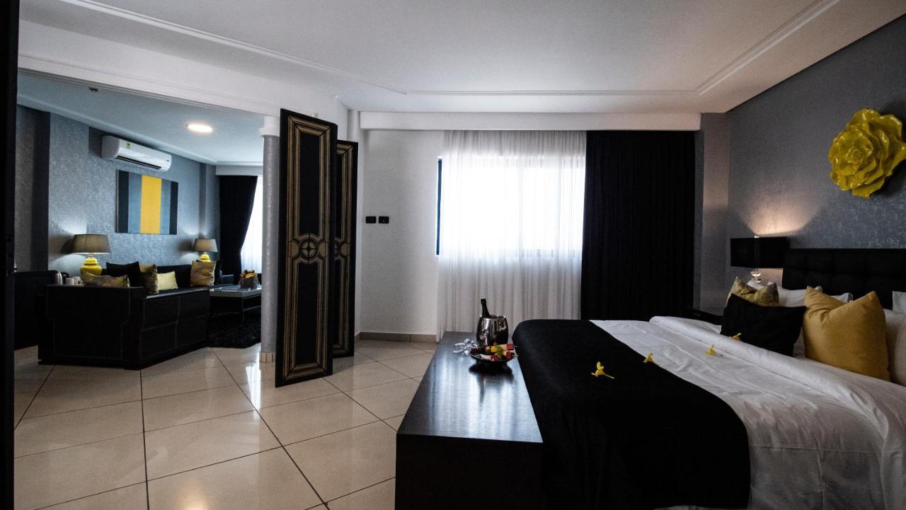 Oak Plaza Hotels East Airport Acra Exterior foto
