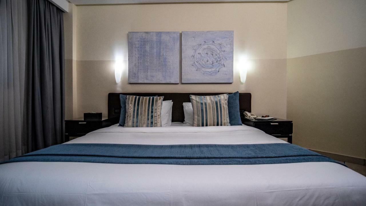 Oak Plaza Hotels East Airport Acra Exterior foto